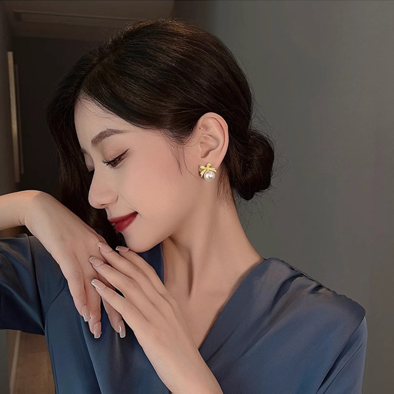 S925 Silver Needle French Retro Full diamond bow pearl stud earrings, light luxury niche design, high-end feel earrings wholesale Specification drawing