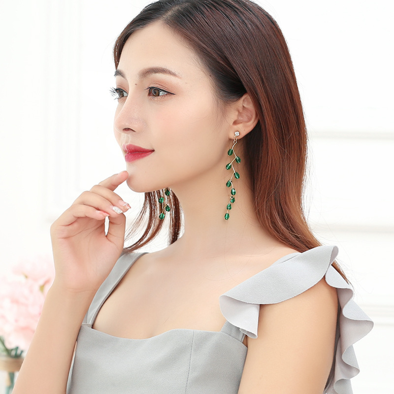 Korean retro tassel long stud earrings, simple and elegant crystal individual earrings, women's green crystal earrings, exquisite details Picture