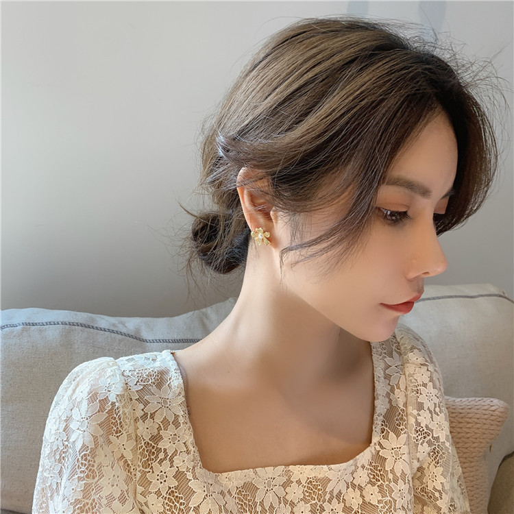 Little Daisy flower stud earrings, Korean chic Internet celebrity, full diamond earrings, full diamond pearl flower stud earrings details Picture