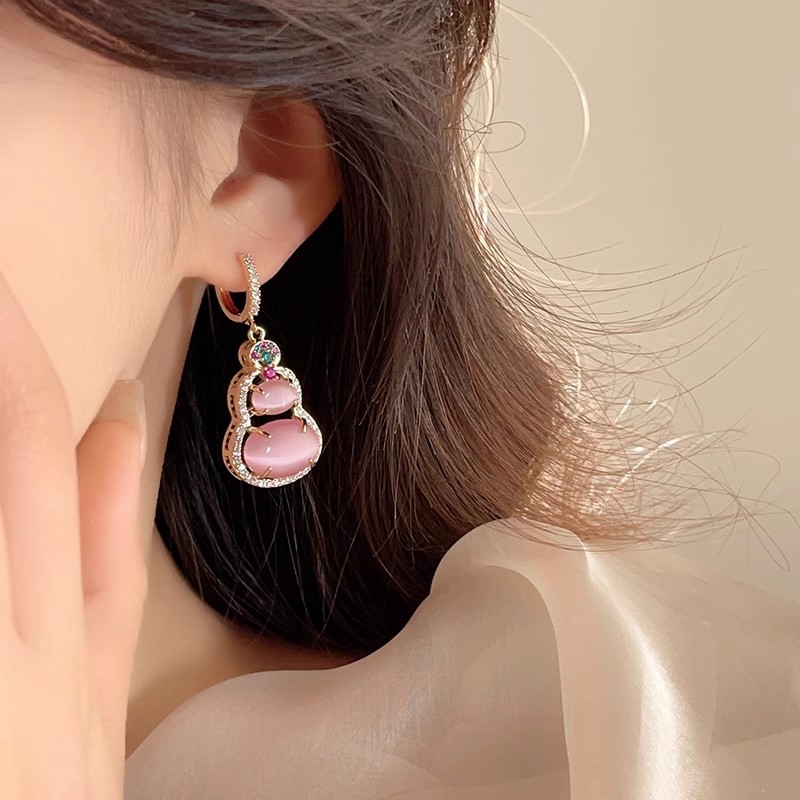 Cat's eye stone gourd earrings for women 2025 New bestseller, high-end and elegant stud earrings, light luxury and niche new Chinese-style earrings Specification drawing