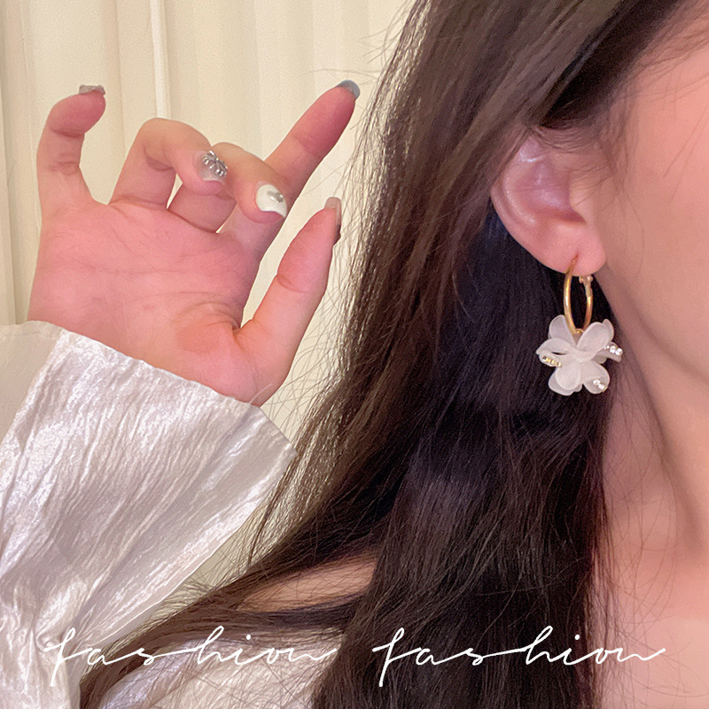 Super fairy-like white flower earrings and ear rings for women, Korean style, fashionable, individual, niche design sense, sweet and elegant, versatile earrings Specification drawing