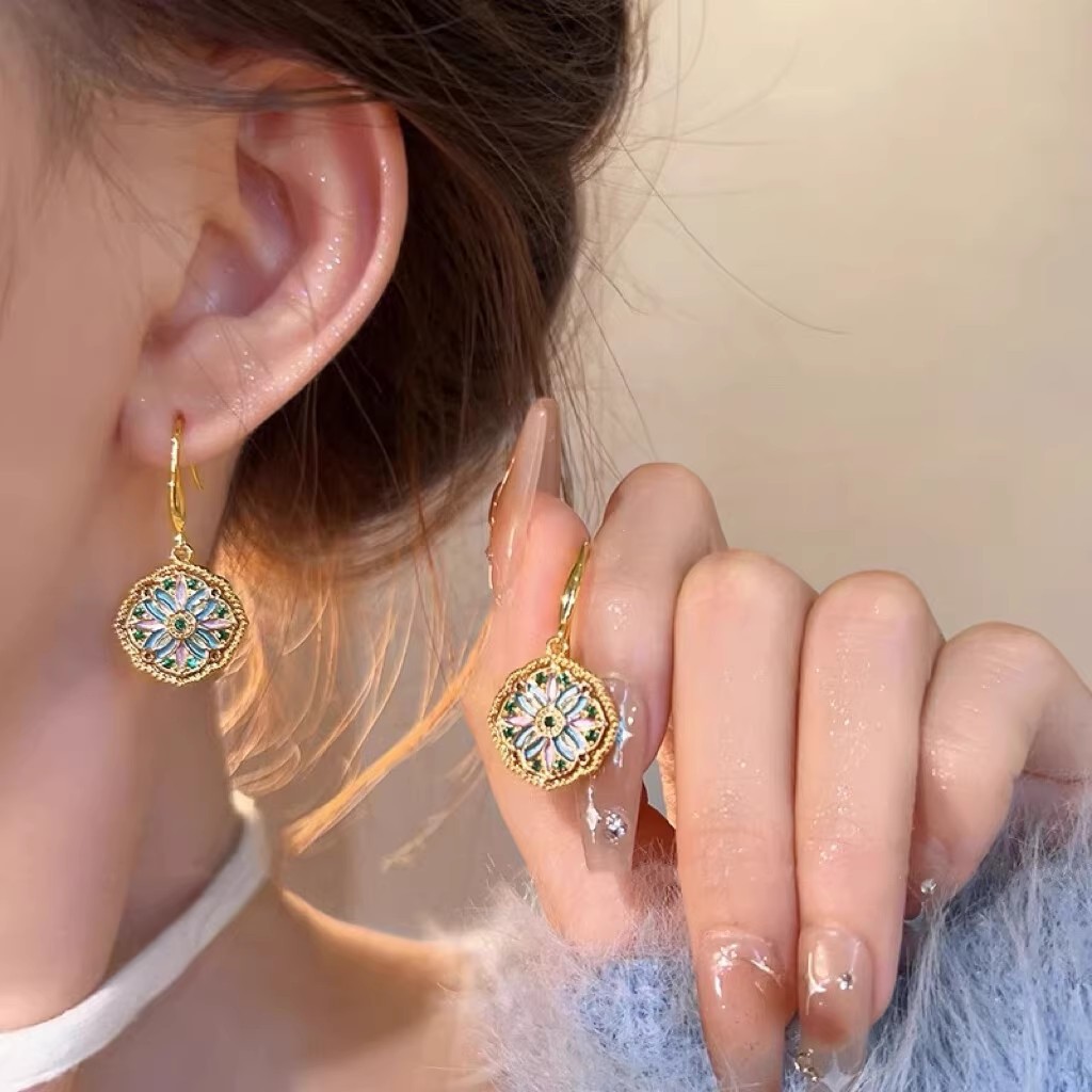 New Chinese-style retro round flower earrings, women's court-style fashionable ear hooks, European and American Monet garden exquisite earrings full figure