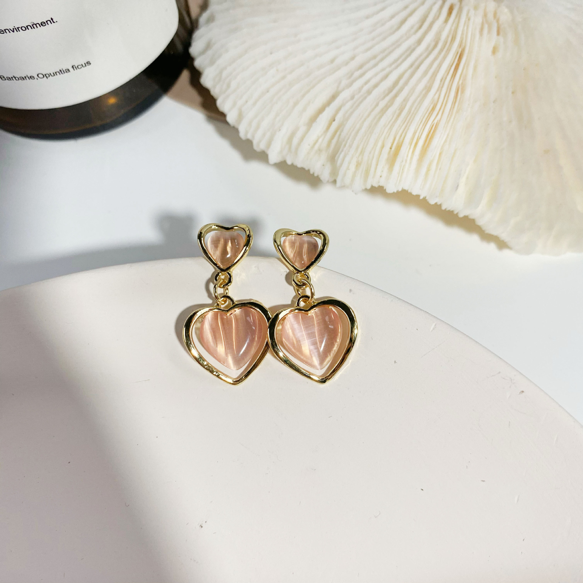 S925 Silver Needle heart-shaped cat's Eye Stone earrings, a simple and elegant earring accessory for a popular young girl from Dongdaemun, South Korea Application Scenario