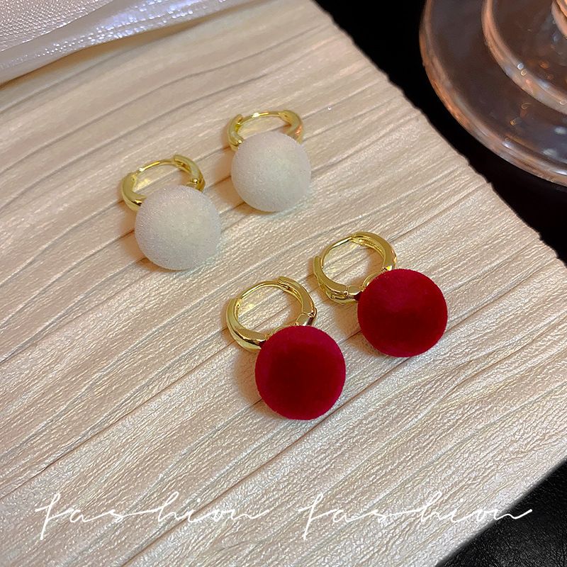 Korean autumn and winter flocked earrings, ear rims, French high-end, niche design, ear buckles, 2025 new trendy women's earrings Specification drawing