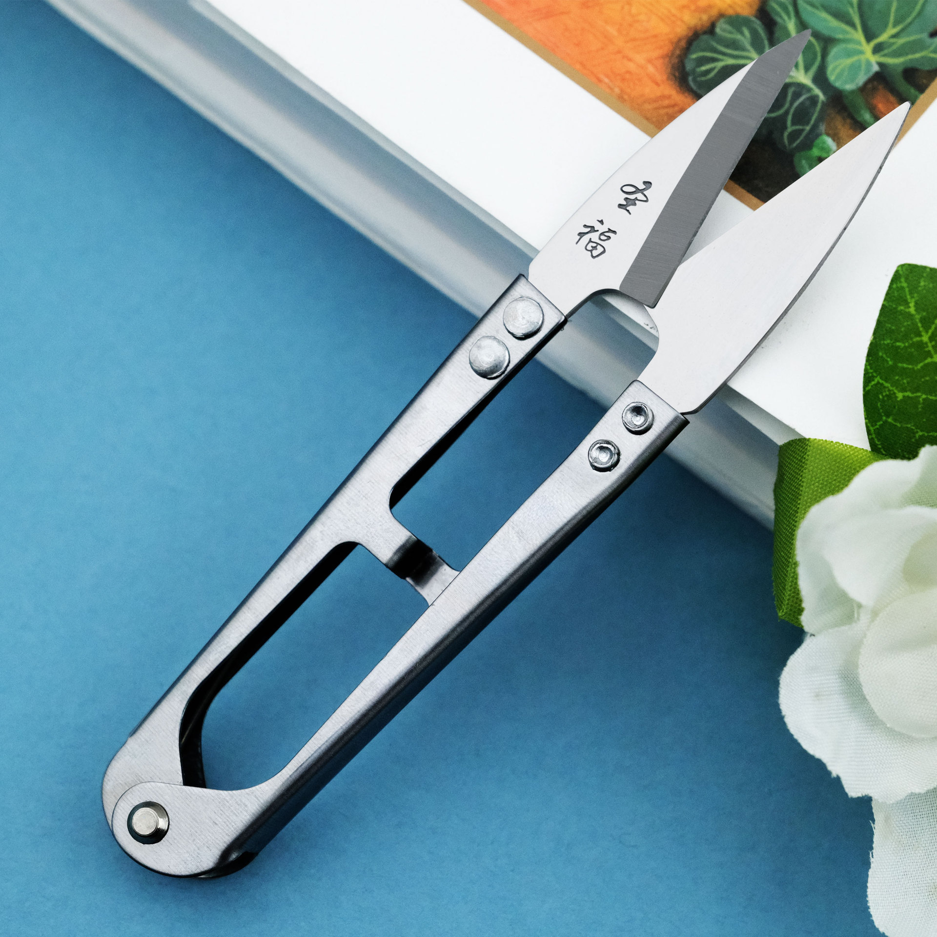 Stainless steel yarn scissors, thread ends wholesale scissors, tailor's scissors, special small scissors, U-shaped spring scissors, thread ends cutting small scissors Specification drawing