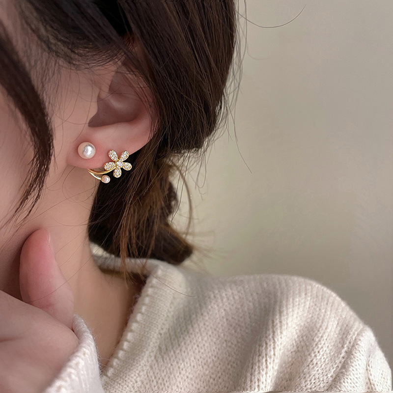 S925 Silver needle exquisite pearl Flower Full diamond Stud earrings, a new type of women's niche design earrings Specification drawing