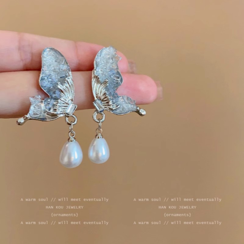 Super ethereal, butterfly pearl tassel stud earrings for women, light luxury and high-end feel, niche design, simple and unique earrings details Picture