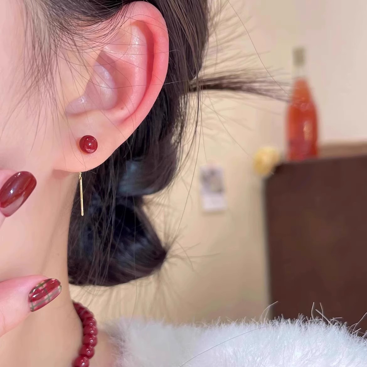 Ankora red retro pearl tassel stud earrings, a niche design for women with a high-end feel, are fashionable and versatile earrings details Picture