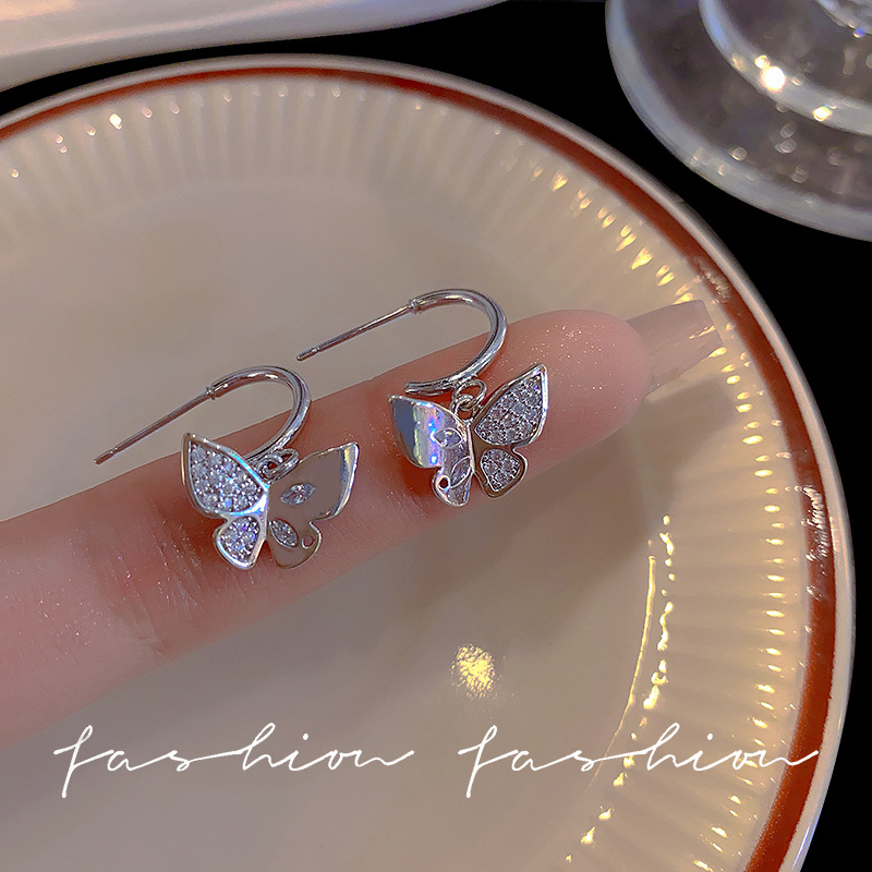 Unique design sense, niche butterfly earrings, women's light luxury and high-end temperament, small and simple Korean internet-famous stud earrings full figure