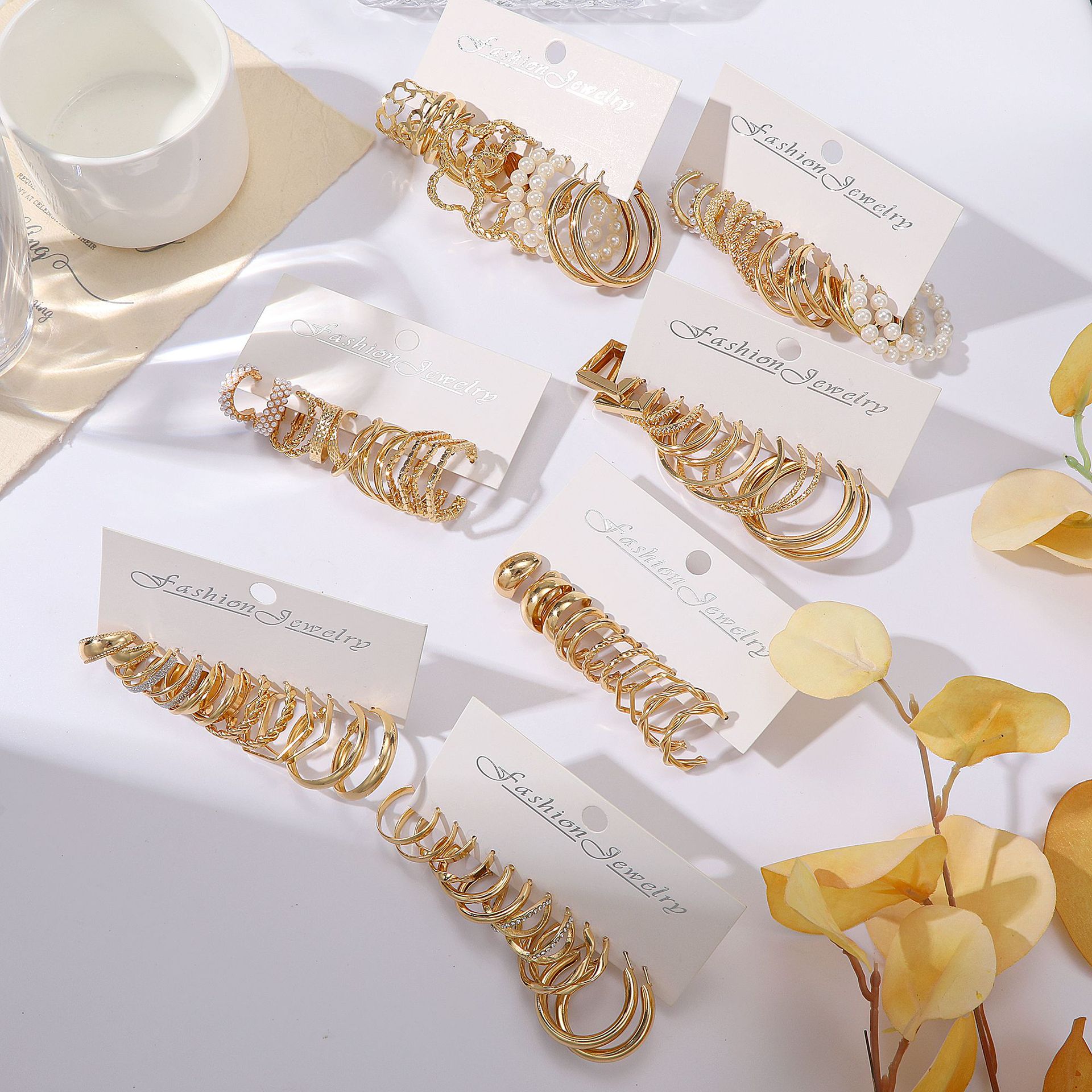Cross-border best-selling retro geometric C-shaped imitation pearl earring set from Europe and America, a high-end and elegant earring set for women Application Scenario