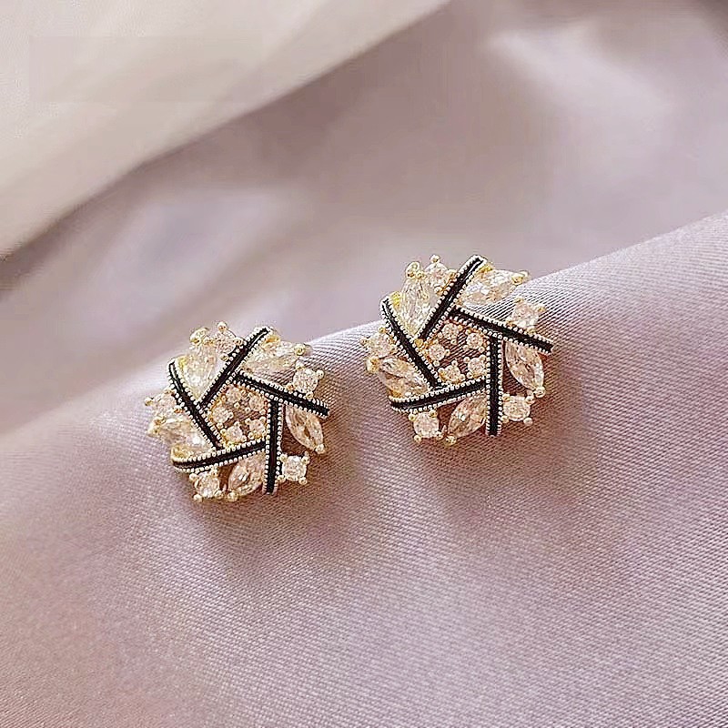 S925 Silver Needle Korean stylish Trendy earrings, women's cross-ear studs, high-end trendy trendy trendy earrings and earrings full figure