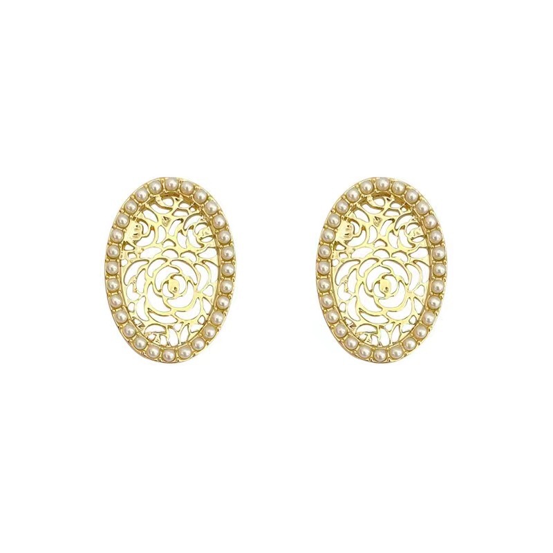 The same style of hollowed-out rose oval pearl earrings as Korean Oni, retro court-style niche earrings Item Picture