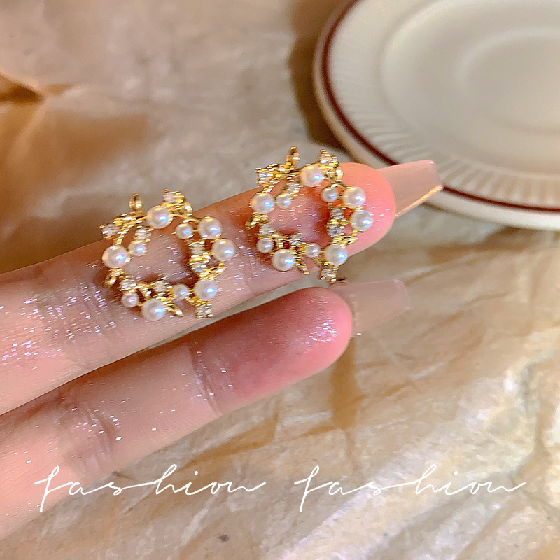 s925 Silver Needle Pearl Flower Stud Earrings for Women's autumn Niche design, high-end and light luxury earrings, retro style earrings details Picture