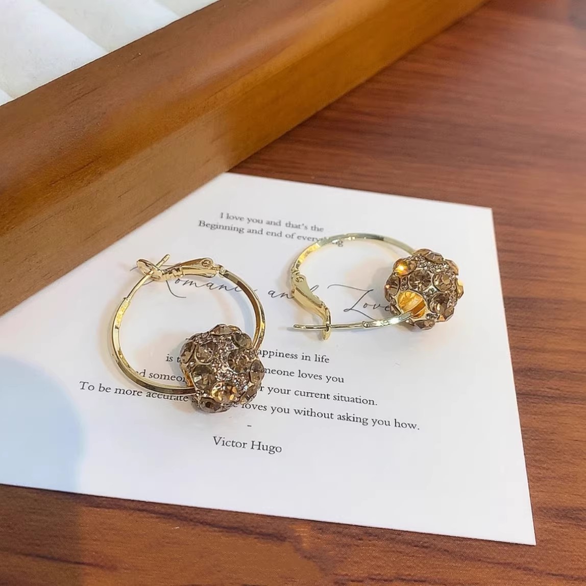 European and American cross-border fashion zircon round ball earrings, women's niche design sense stud earrings, light luxury and high-end full diamond earrings Application Scenario