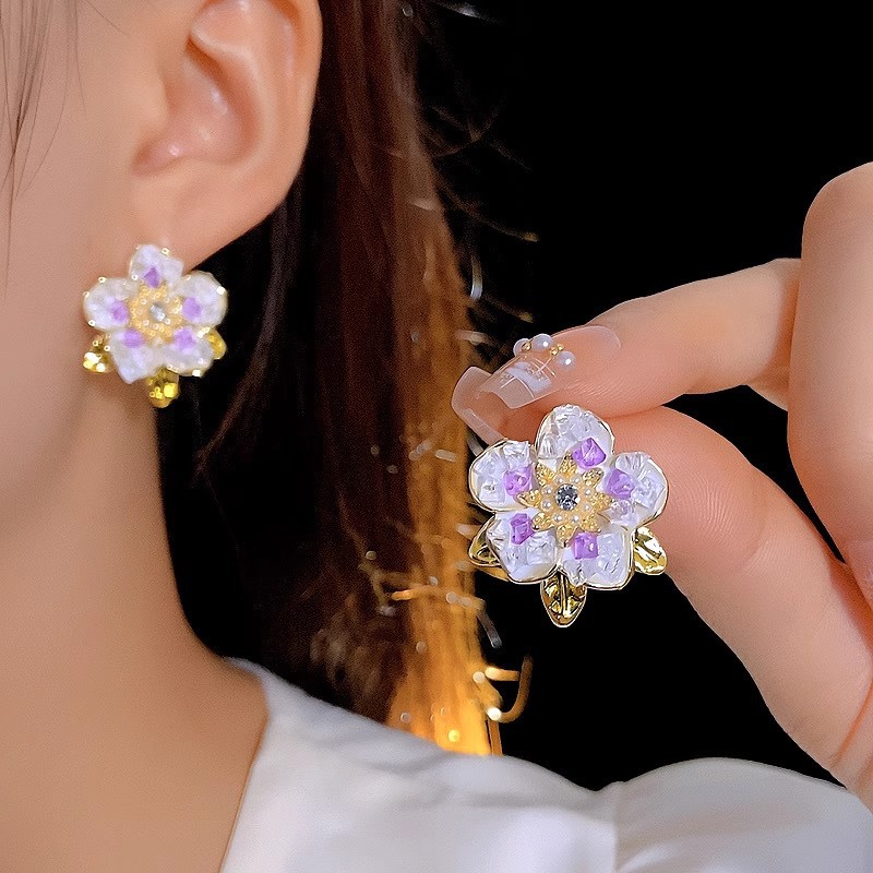 Purple and white gradient crystal cherry blossom earrings for women, a light luxury fashion, unique personality, versatile and fresh flower earrings full figure