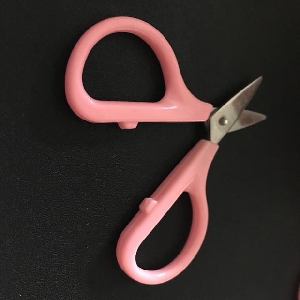 First aid supplies accessories, pink scissors, factory direct sales, sewing sewing kits, small scissors details Picture