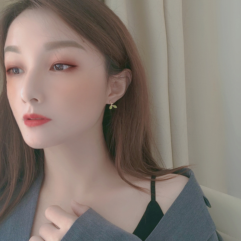 S925 Silver Needle Green Leaf Earrings, cute student, simple girl, fresh green leaf stud earrings Specification drawing
