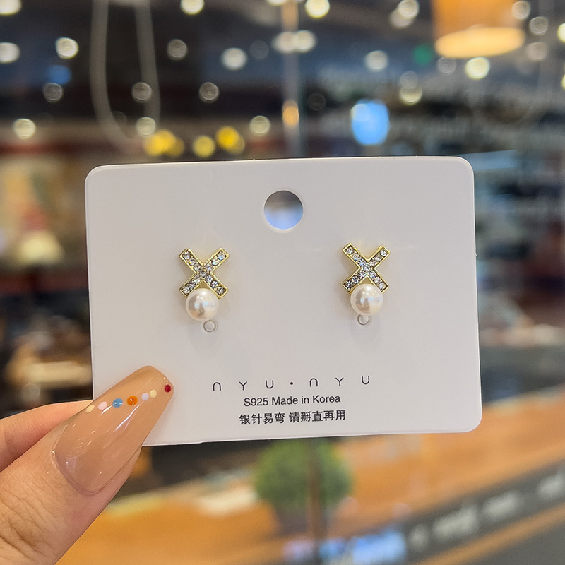 Cross-pearl stud earrings with silver needles, small and stylish earrings for Korean women, popular for women in 2024 Specification drawing