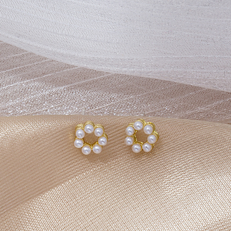 925 silver needle pearl hollowed-out round stud earrings, new small and exquisite earrings from Japan and South Korea, trendy and versatile earrings for Internet celebrities full figure