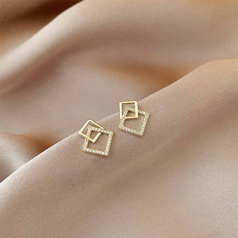 S925 Silver needle square bright diamond, simple and cold style, small and exquisite geometric earrings, ins style ear studs, Korean for women full figure