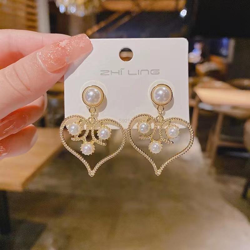 S925 Silver Needle Exaggerated hollowed-out twisted heart earrings, retro charm, Baroque pearl earrings, luxurious court style Specification drawing