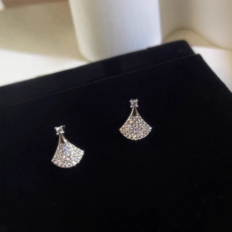 Xuhui brand exquisite and light luxury copper-plated real gold inlaid zircon 925 silver needle small dress, fashionable and elegant stud earrings, earrings and pendants Specification drawing