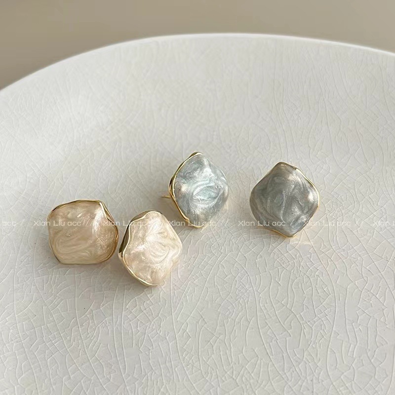Irregular oil-dripping metal stud earrings for women, unique design sense, light luxury, high-end, simple and elegant earrings Specification drawing