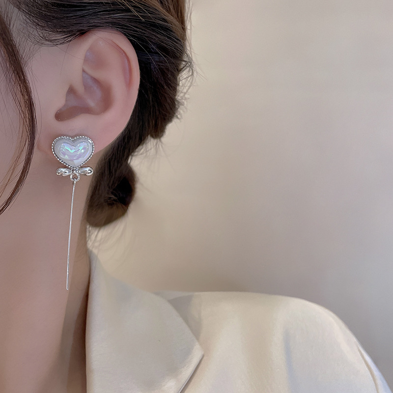ins trendy heart-shaped pearl earrings, high-end style, trendy and fashionable long tassel earrings, versatile and elegant silver needle wholesale Application Scenario