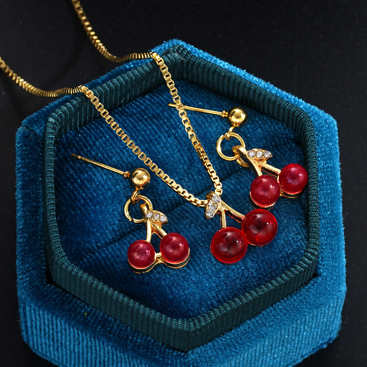 New cross-border best-selling, high-end, creative and cute cherry earrings and necklace set, light luxury and niche box chain accessories Specification drawing
