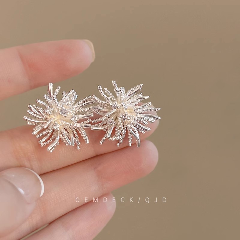 Exaggerated dandelion stud earrings with a light luxury and high-end feel, retro style earrings, exquisite and unique zircon earrings full figure