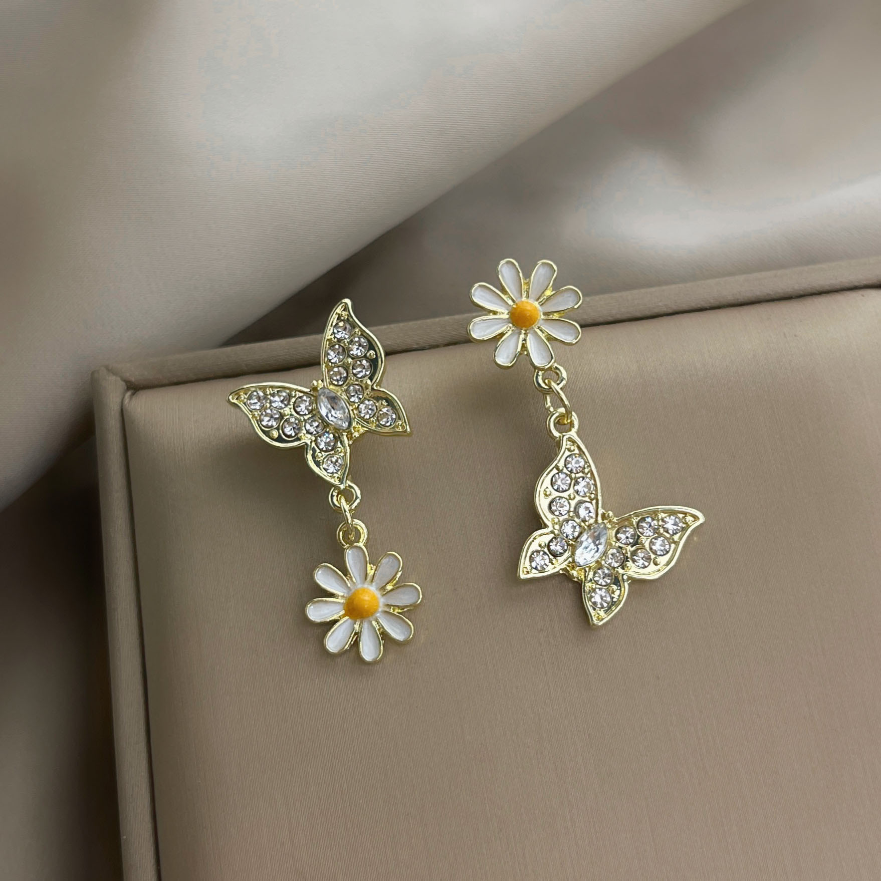 S925 Silver Needle Butterfly Flower Diamond Earrings for Women, a new trendy and ethereal forest-themed earrings and earrings with an extremely fairy-like feel Specification drawing