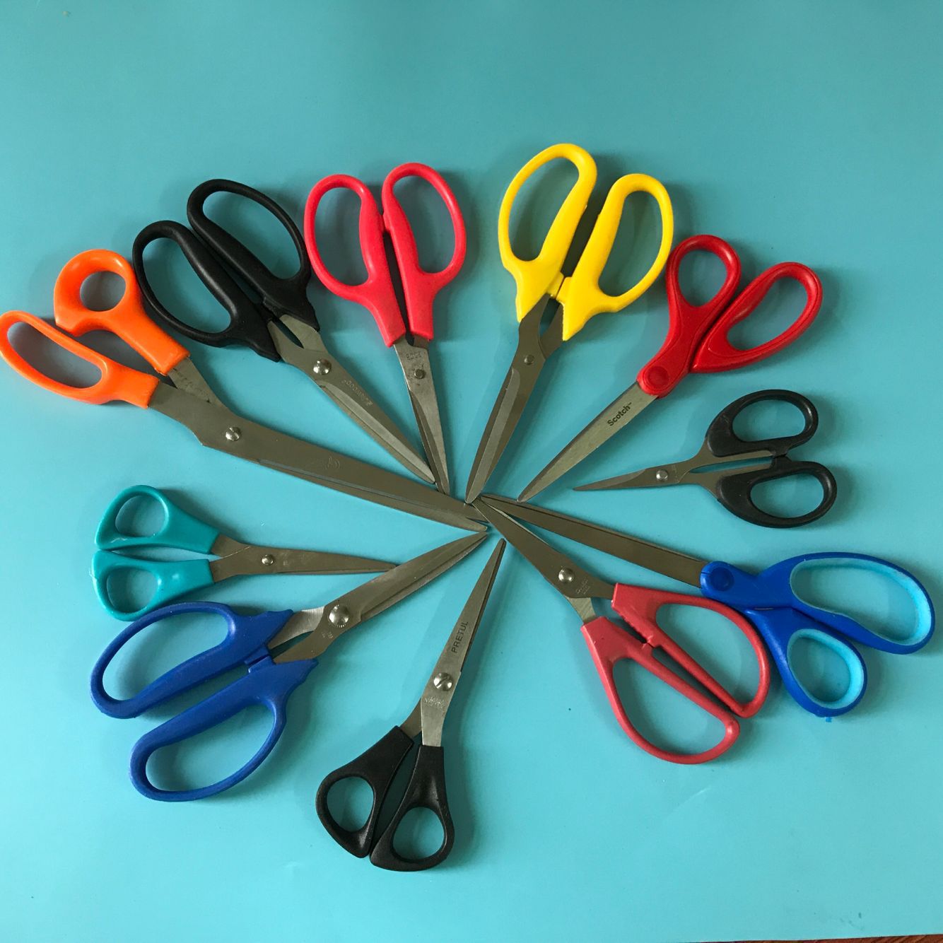 The large scissors processing style is randomly sent for one or two yuan wholesale supply. It can be given as a gift or small gift at the street stall full figure