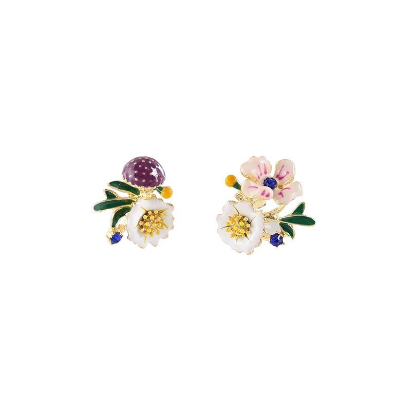 Enamel flower stud earrings for girls in spring, a sweet girl with a forest-like temperament, high-end earrings, stylish and cute, asymmetrical earrings Item Picture