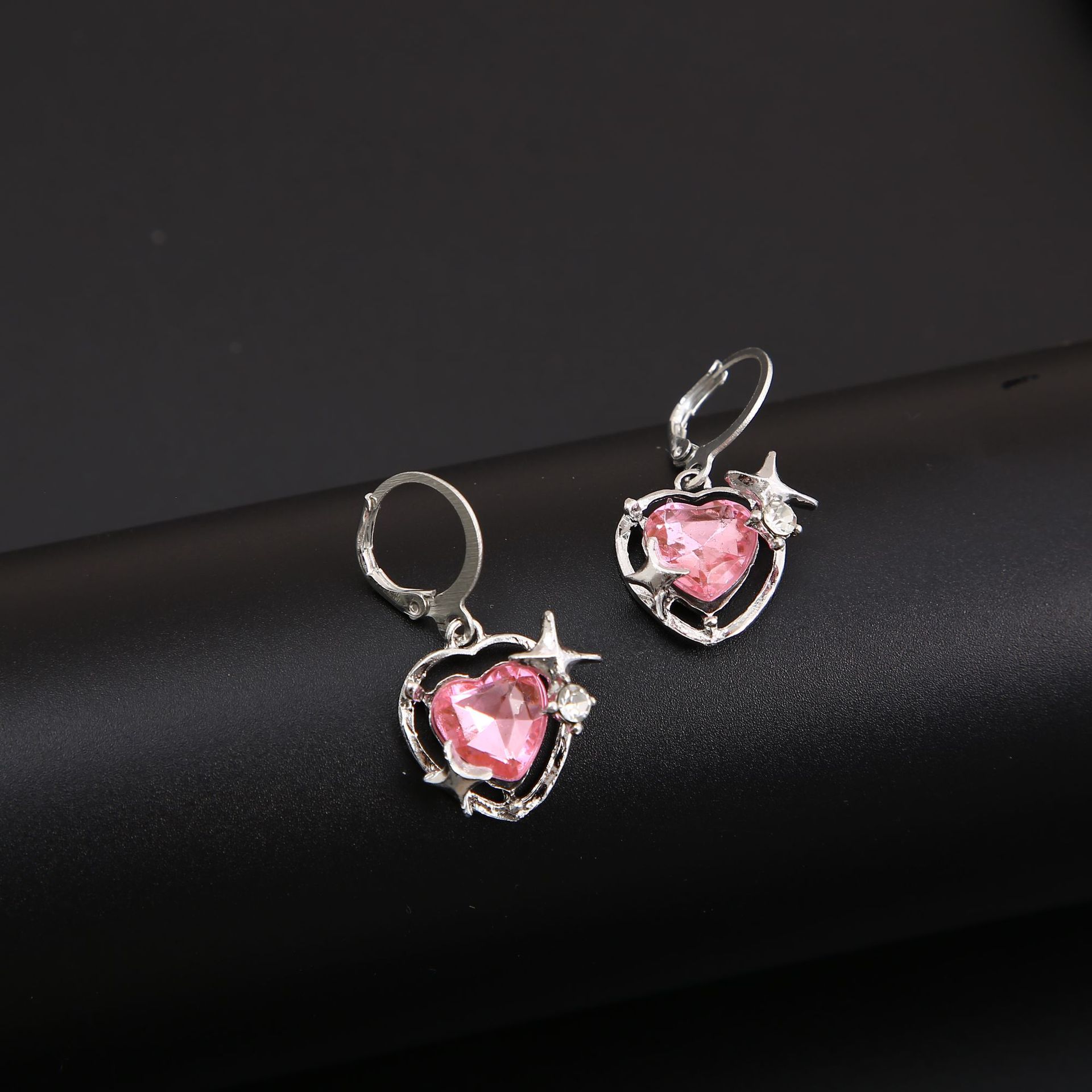 Starlight hollowed-out pink zirconium heart-shaped high-end light luxury ear buckles sweet and cool Barbie pink heart-shaped zirconium pendant earrings Application Scenario