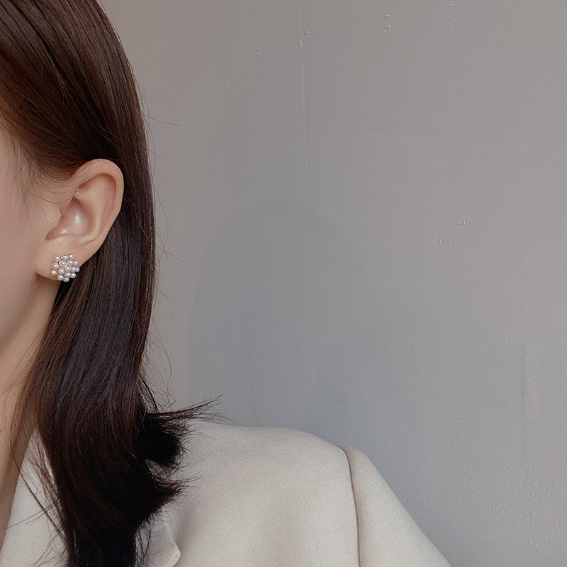 New retro Baroque simple and individual pearl earrings from Dongdaemun, South Korea, with a court style and unique temperament Application Scenario