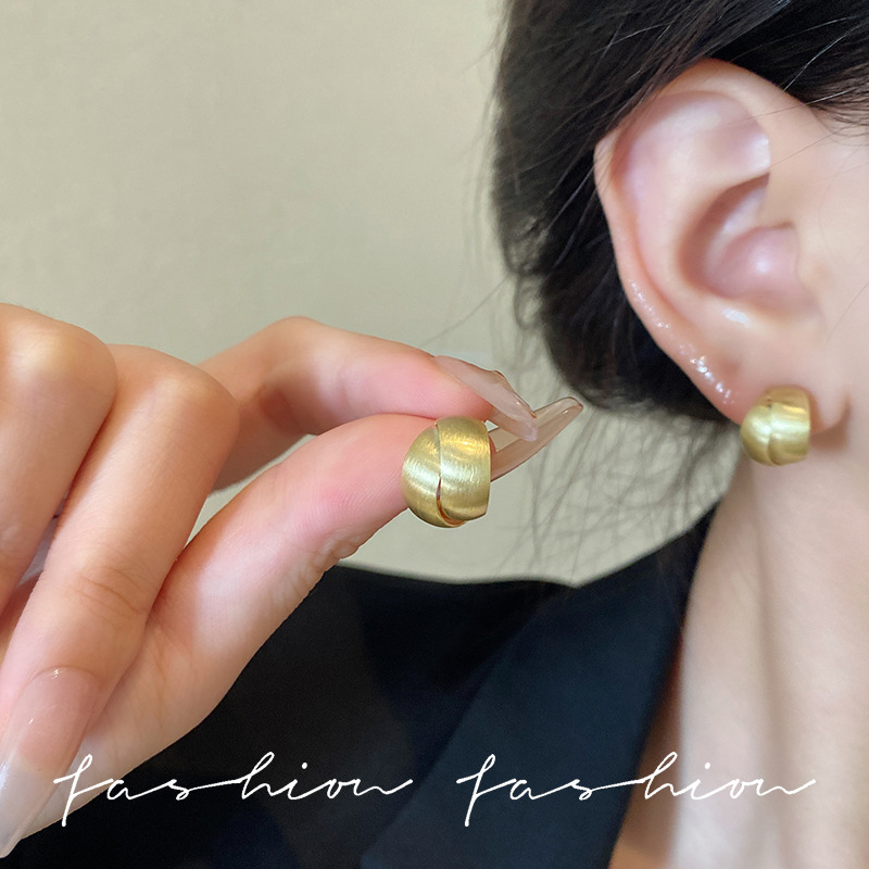 S925 Silver needle niche design brushed metal interlaced high-end earrings, ins cold style French stud short style details Picture