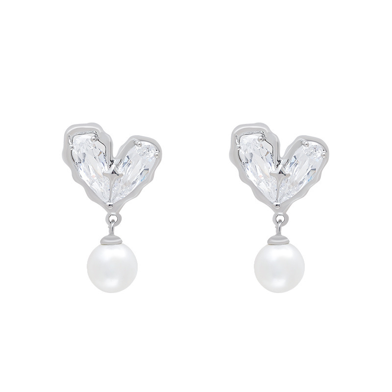 925 Silver Needle Elegant Heart Sparkling Diamond Pearl Stud Earrings Unique and niche elegant earrings Design sense High-end earrings for women Item Picture
