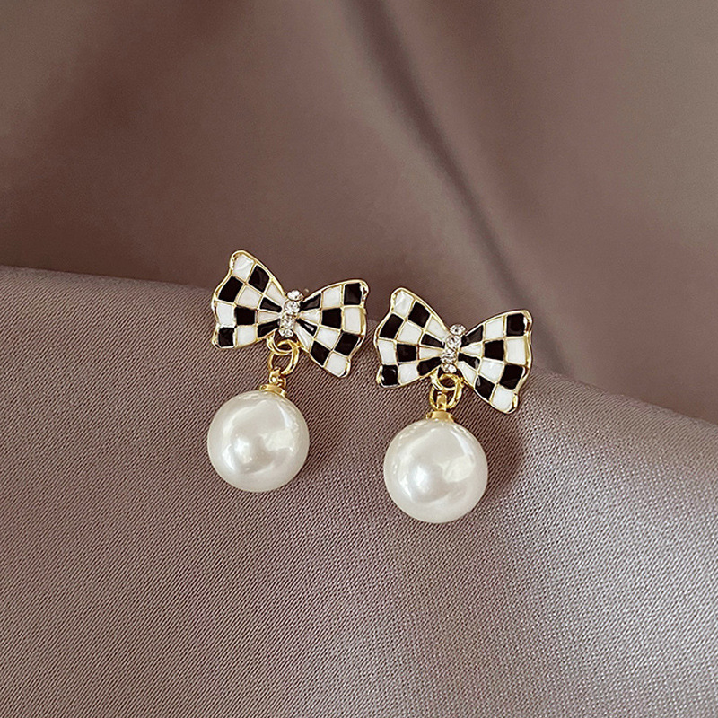 S925 Silver needle Black and white checkerboard checkered bow pearl stud earrings for women, high-quality wholesale earrings details Picture