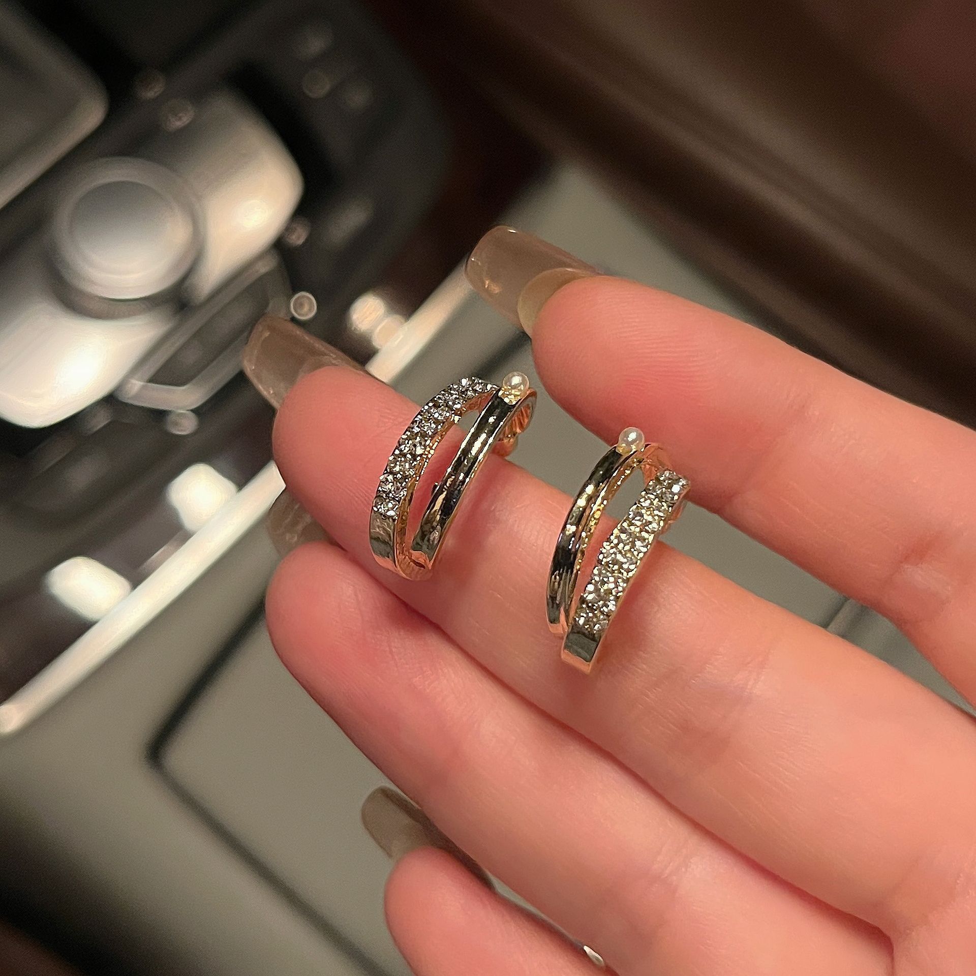 S925 Silver Needle New metal diamond-encrusted double-layer stud earrings and earrings for women with a simple and unique pearl design Application Scenario