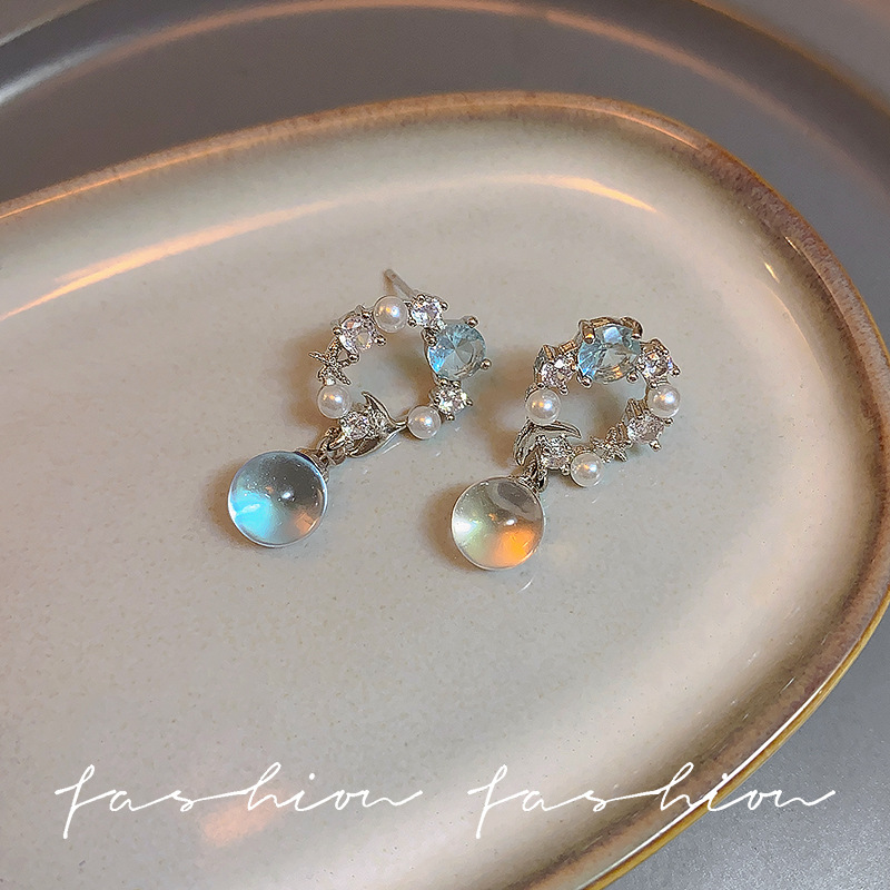 Forest-themed exquisite silver fishtail garland earrings, a unique and cool feminine touch, light luxury stud earrings, and long pearl earrings Specification drawing