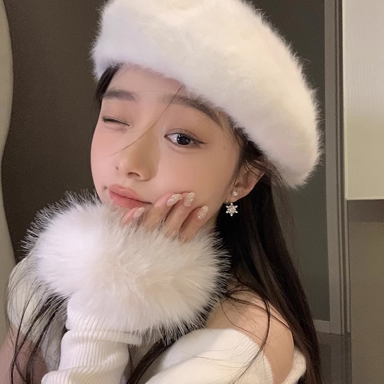 Christmas snowflake pearl earrings for women, unique autumn and winter atmosphere, niche stud design, light luxury and fashionable earrings Specification drawing