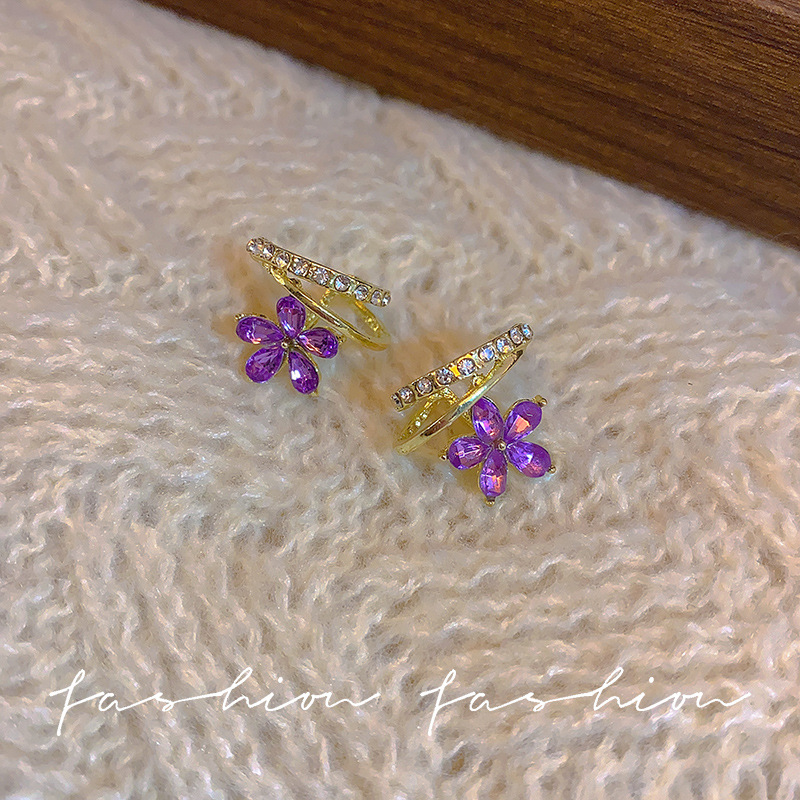 Douyin's best-selling purple zircon flower earrings exude a feminine charm and a sense of sophistication. The silver needle stud earrings are exquisite and versatile Specification drawing