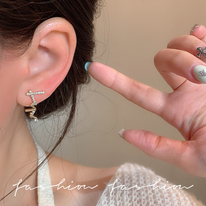 Curved-shaped, delicate and exquisite ear studs for young girls, trendy and fashionable heartbeat earrings, cute, sweet and unique earrings wholesale Specification drawing
