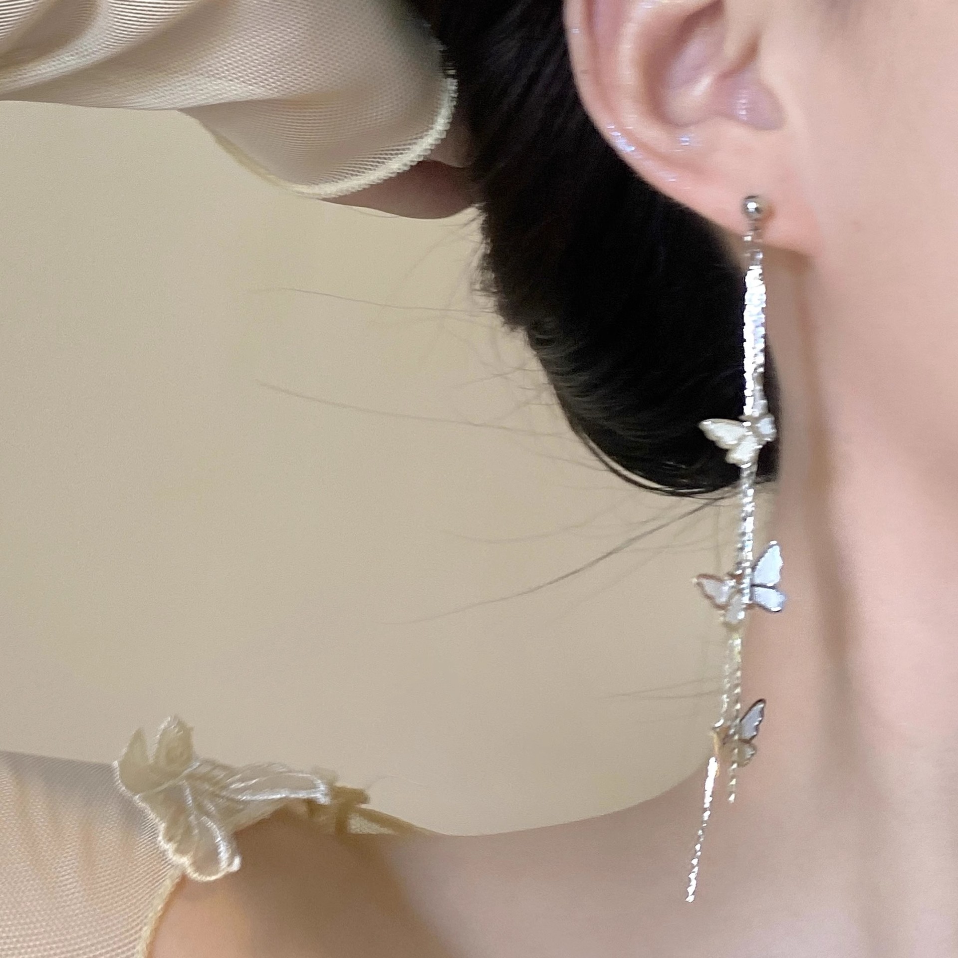 French retro long tassel butterfly super shiny stud earrings, elegant and versatile simple earrings, fashionable and versatile earrings Specification drawing