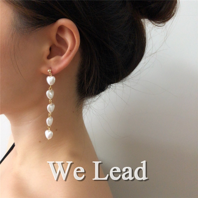 The manufacturer sells long heart-shaped Korean-style tassel earrings with white heart-shaped pearl tassel earrings and elegant bows details Picture