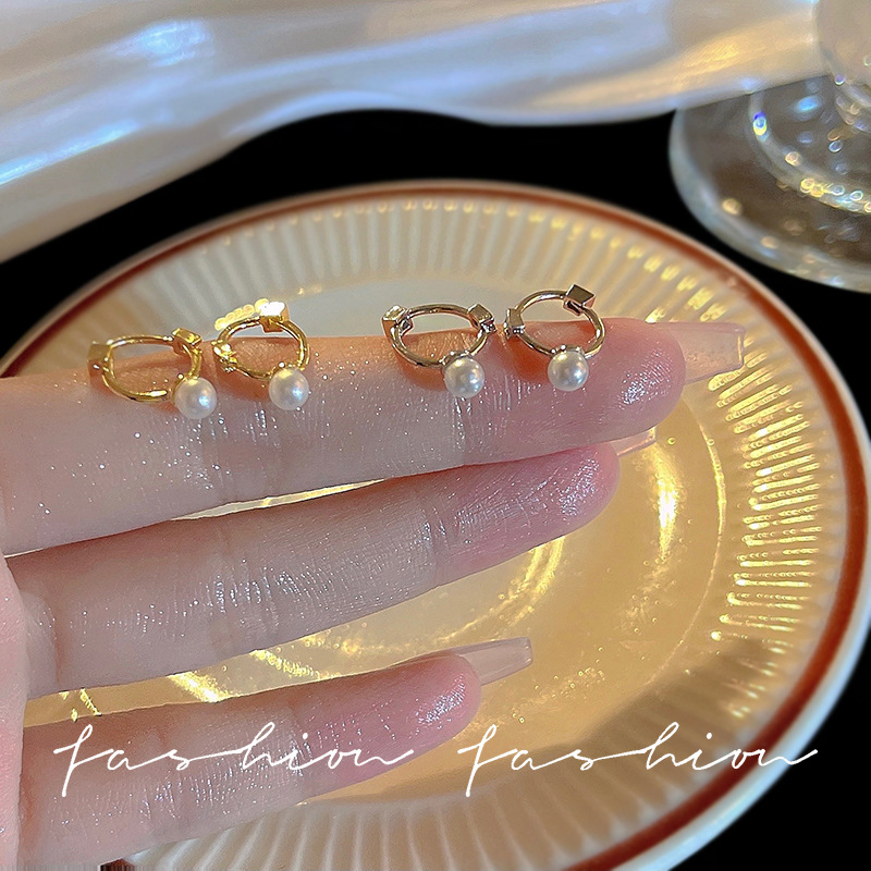 Korean version 925 silver needle pearl stud earrings, ear loops, women's ear rings, simple and compact commuter earrings, 2023 new style full figure