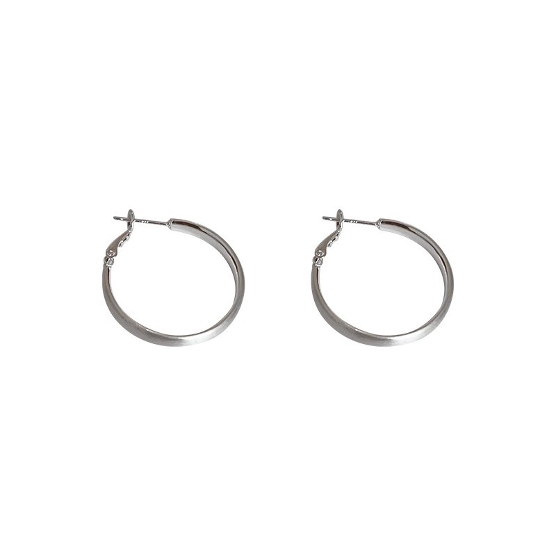 Hong Kong-style retro and simple brushed metal earrings, a niche design for women with a sense of high-end fashion. Unique and versatile ear studs Item Picture