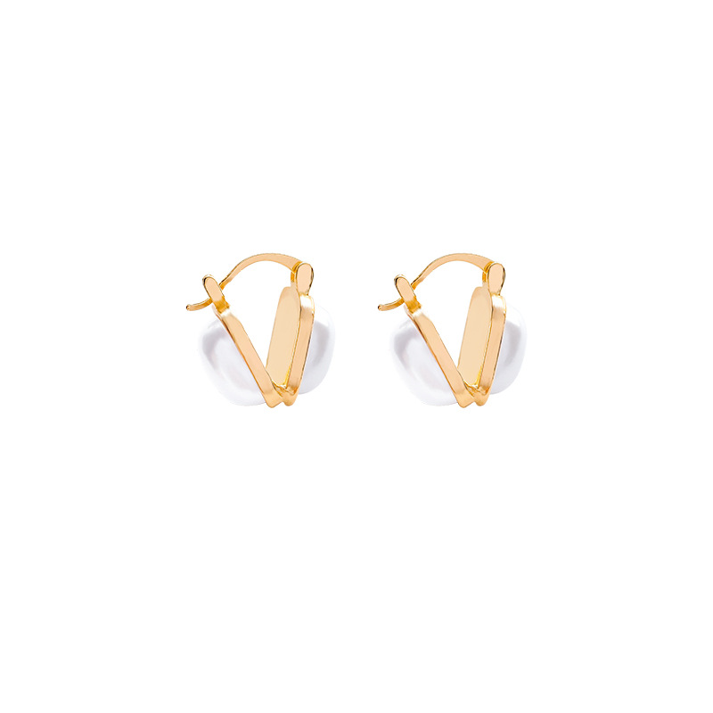 Pearl ear buckles exude a feminine charm. The simple white stud earrings feature a niche design, exuding a light luxury, individual, fashionable and high-end feel Item Picture