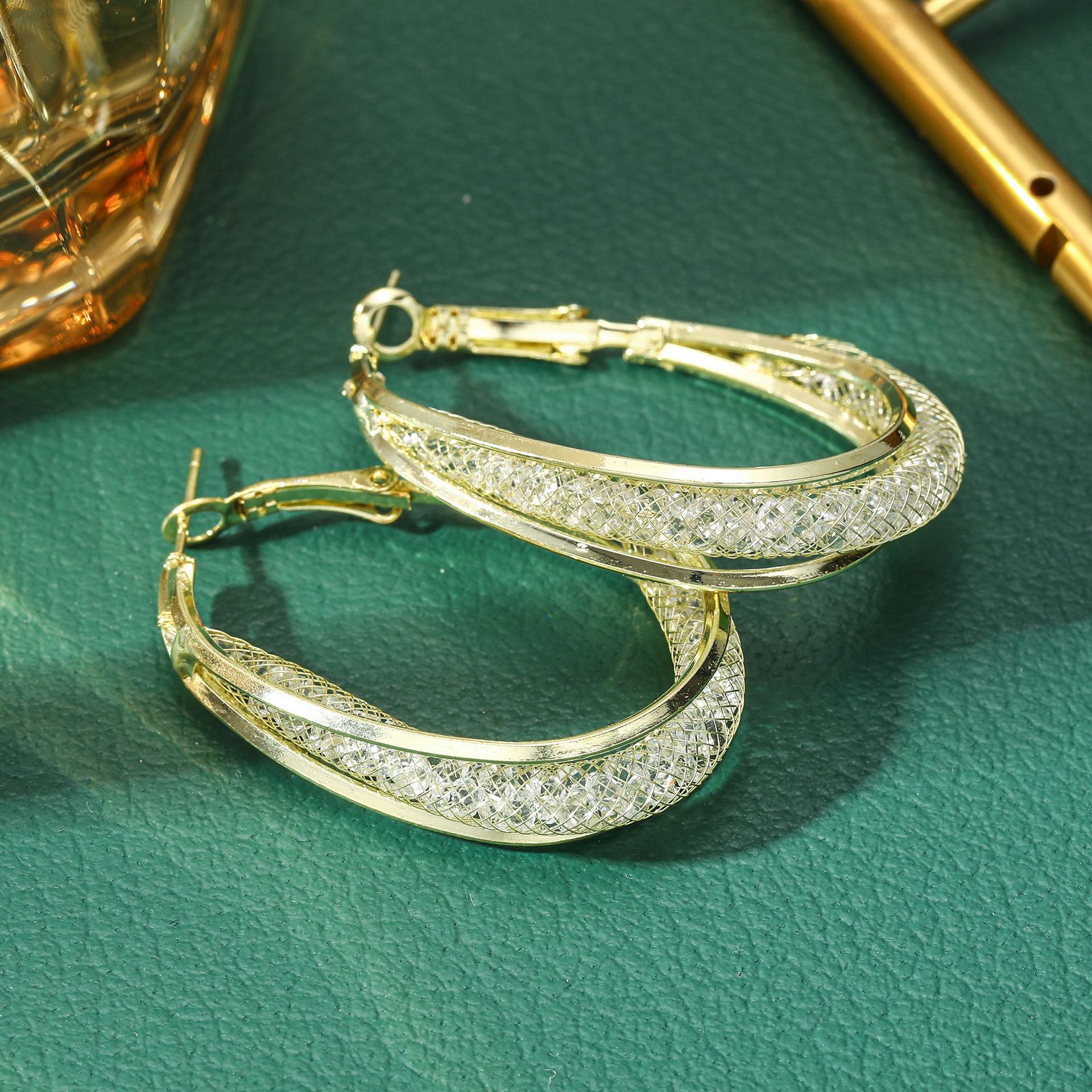 Cross-border best-selling high-end rhinestone ear rings, fashionable and simple crystal, individual and elegant, internet-famous mesh hollowed-out earrings Application Scenario