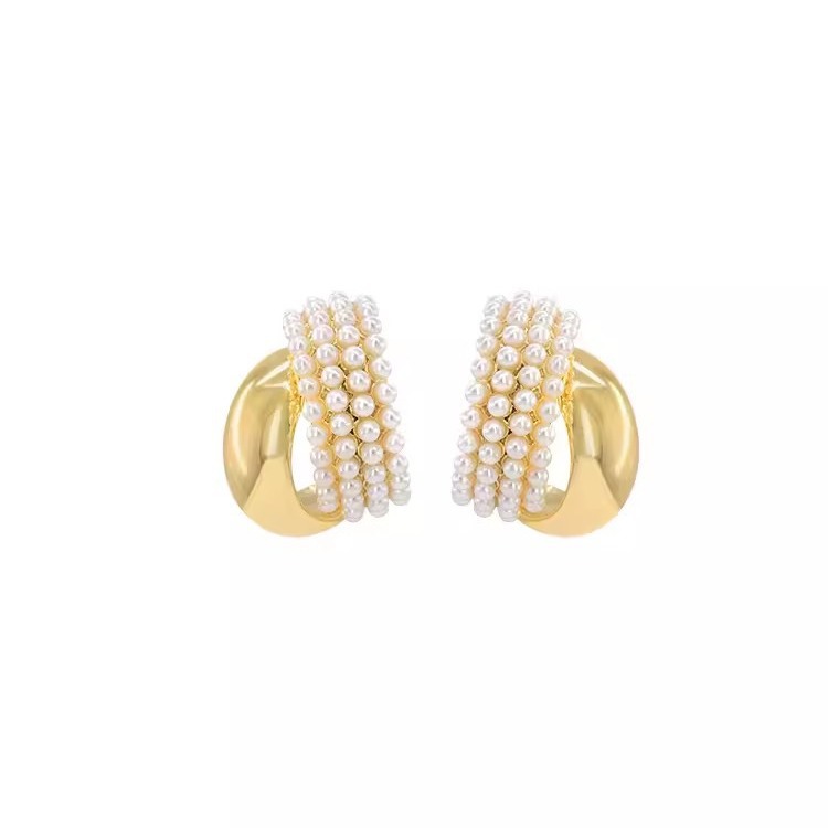 Light luxury and high-end pearl metal arc earrings, a new 2024 bestseller with a niche design sense and fashionable stud earrings Item Picture